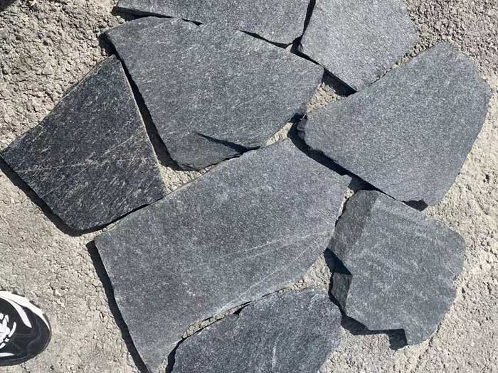 Black Quartzite Loose Stone Cladding Elegant black quartzite stone cladding in a free-form layout