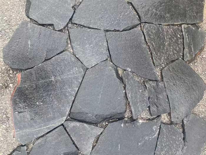 Black Quartzite Loose Stone Cladding Natural black quartzite free-form loose stone cladding in various sizes